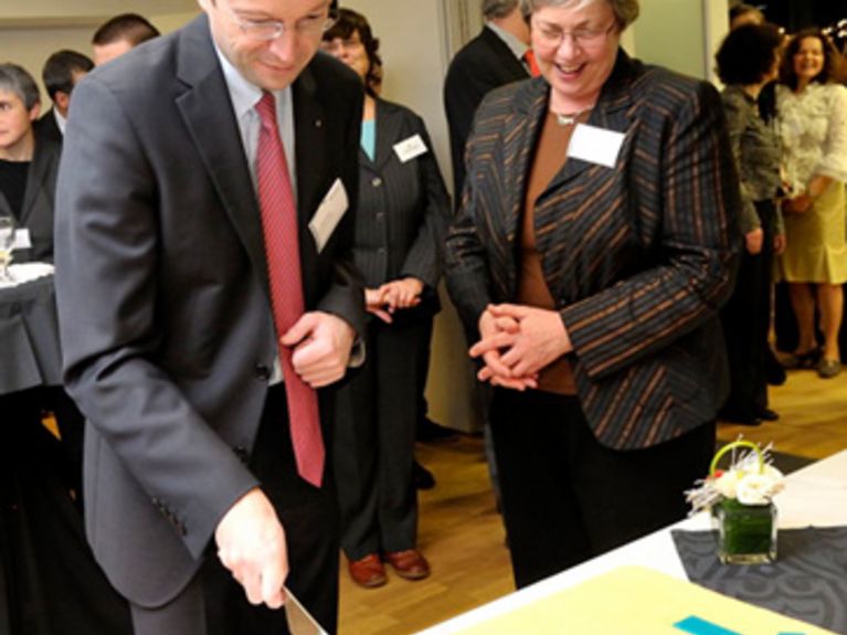 10 Jahre Büro Brüssel Geschäftsführer, Dr. Rolf Zettl und Leiterin Büro Brüssel, Dr. Susan Kentner (Bild: Eric Berghen)