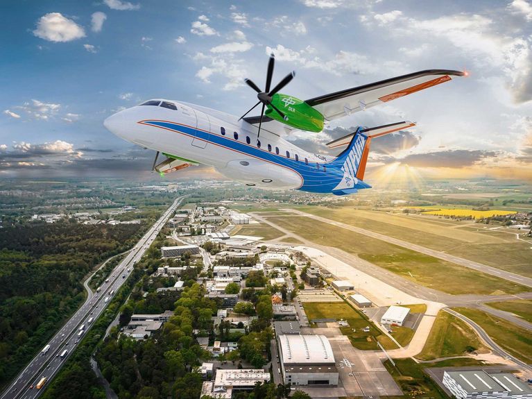 Die Dornier 328 „UpLift“ wird als fliegender Prüfstand für klimaverträgliche Luftfahrttechnologien eingesetzt, wie z.B. vollsynthetische Kraftstoffe oder Wasserstoff als möglichem nachhaltigem Flugzeugtreibstoff der Zukunft. Credit: DLR (CC BY-NC-ND 3.0)